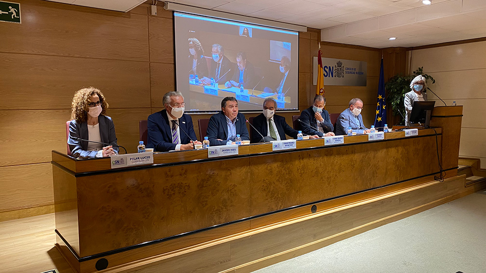 Una delegación de municipios asociados a AMAC ha visitado las instalaciones del CSN para conocer el trabajo que desarrolla