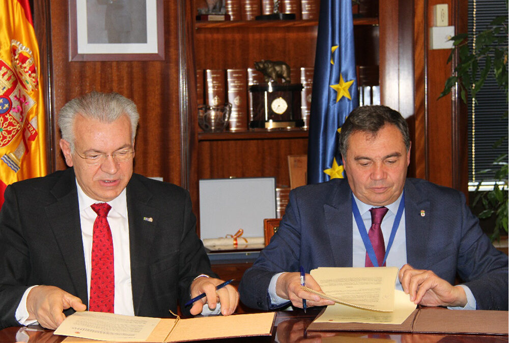 AMAC y el CSN firman un convenio de colaboración  para mejorar la información sobre asuntos nucleares  en la población