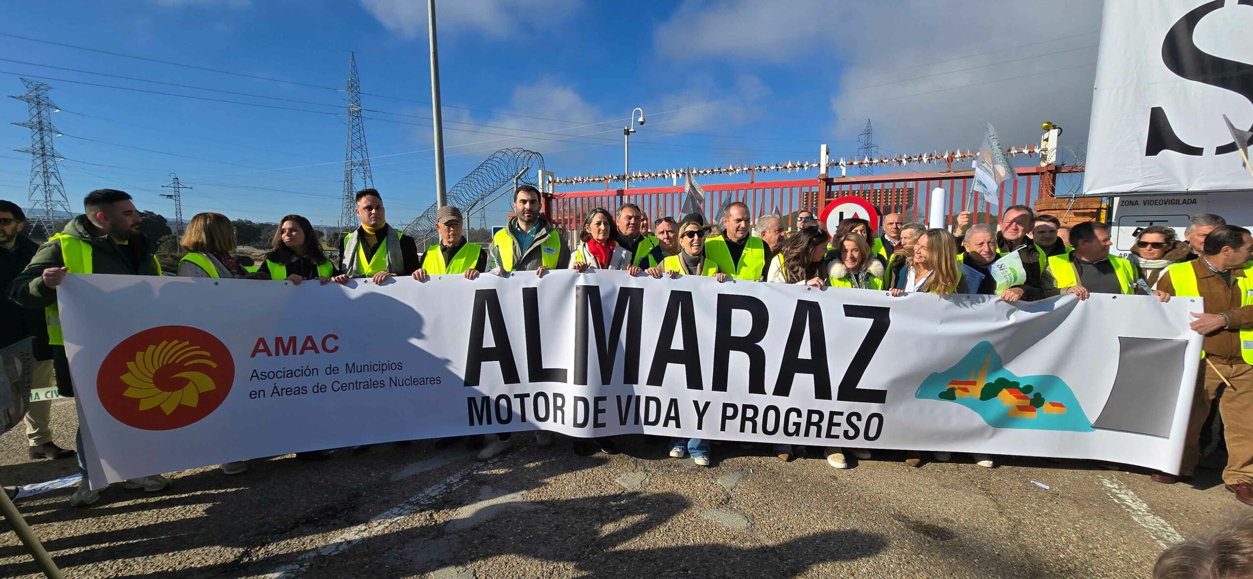 María Guardiola con representantes de AMAC