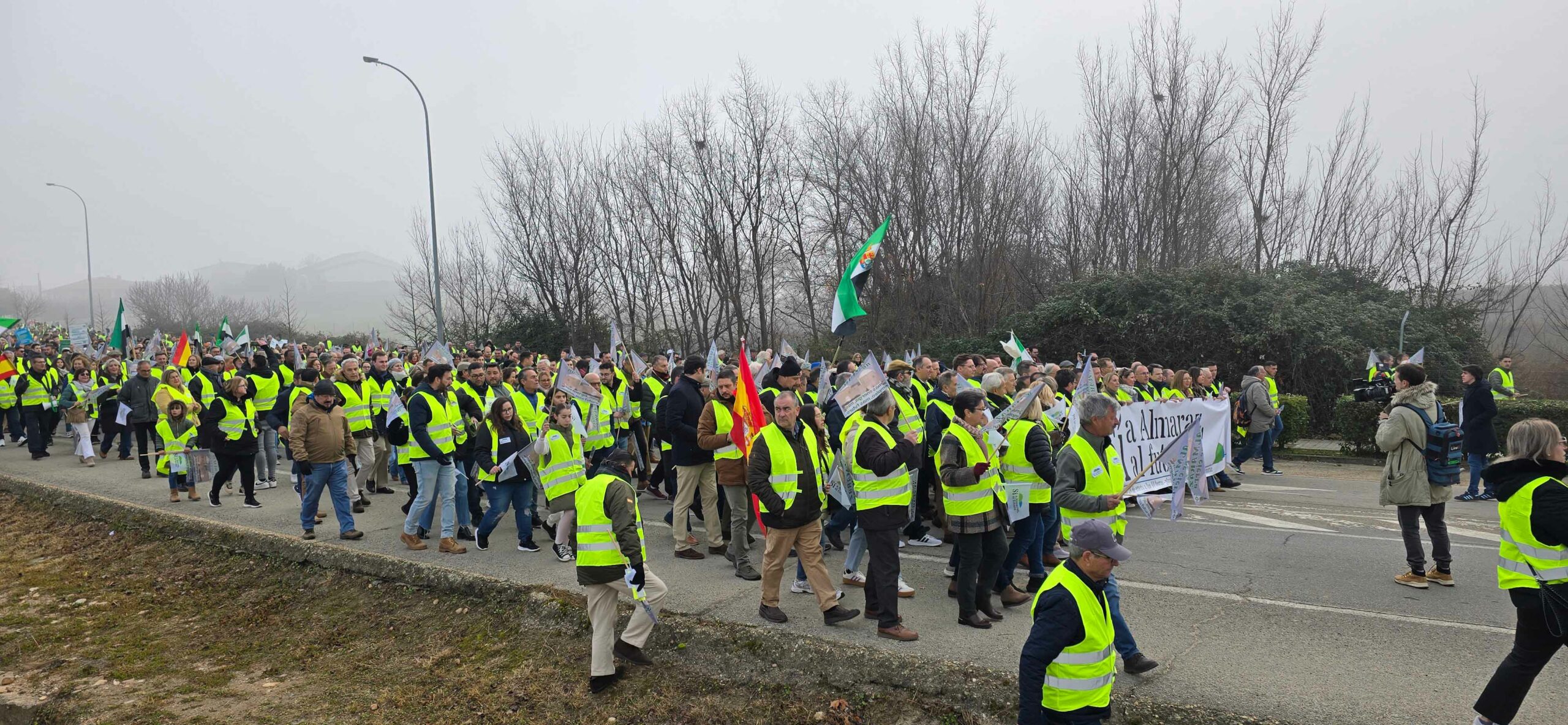 más de 10.000 personas protestan para la continuidad de la central de Almaraz
