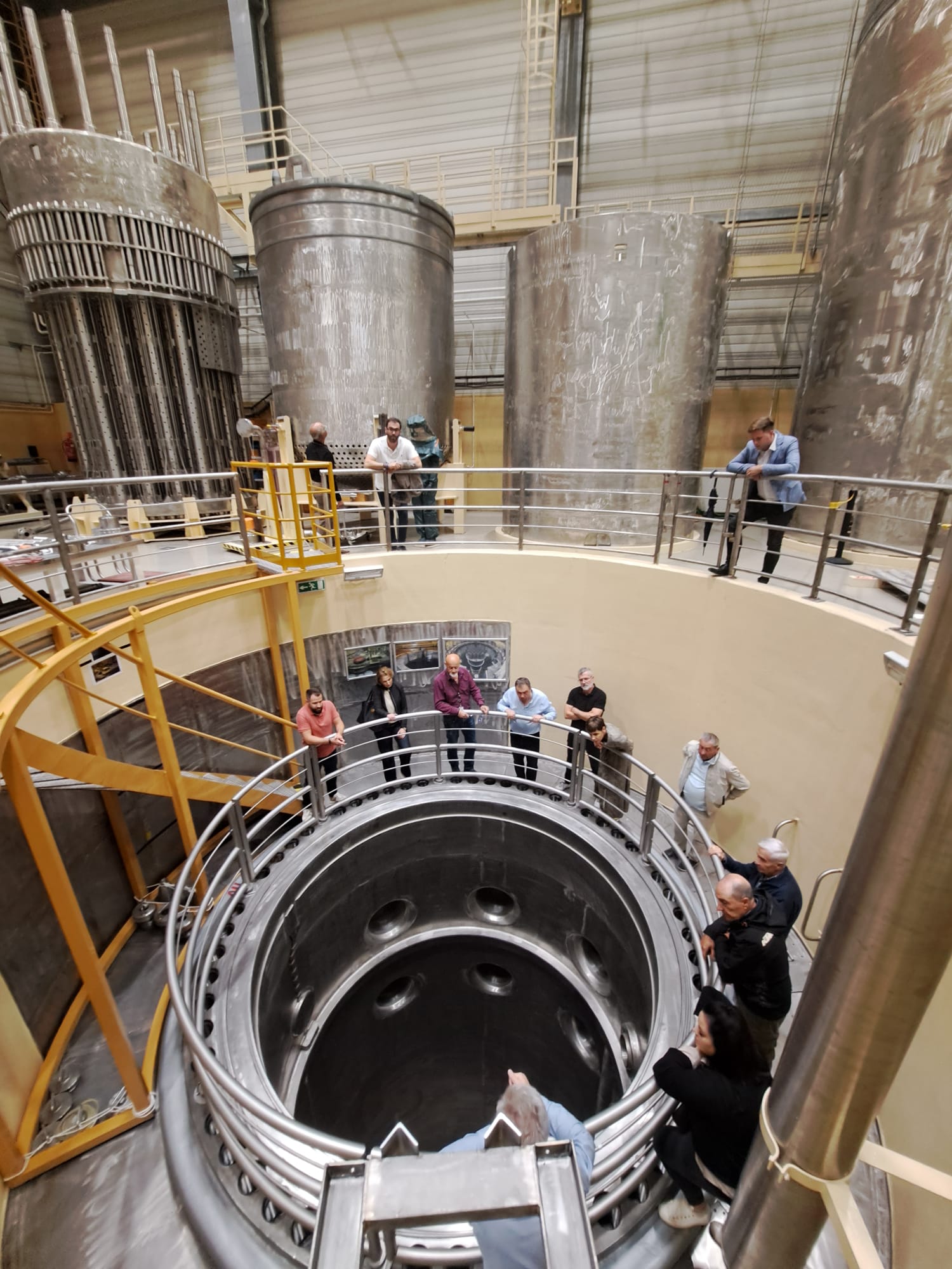 visita la central nuclear de PAKS 