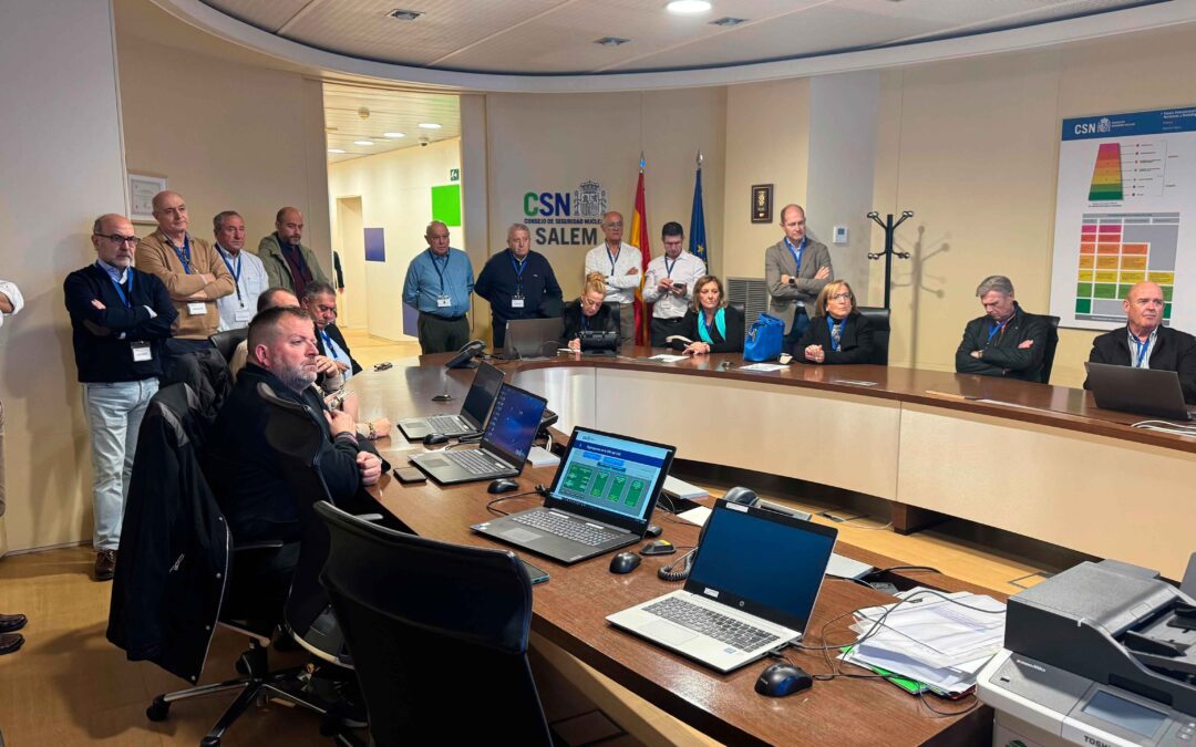 Medio centenar de cargos electos amplían  sus conocimientos sobre seguridad nuclear en  una jornada organizada por el CSN y AMAC