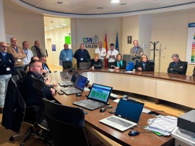 Medio centenar de cargos electos amplían sus conocimientos sobre seguridad nuclear en una jornada organizada por el CSN y AMAC