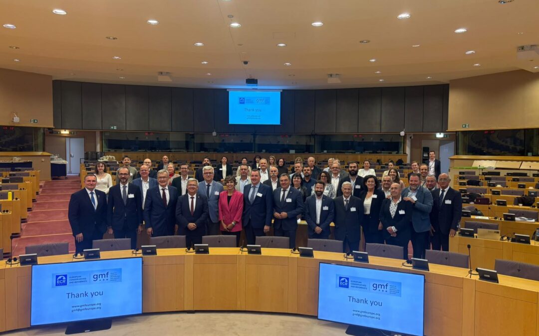 foto de familia representantes AMAC en Parlamento europeo